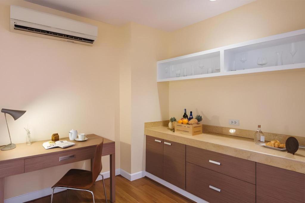 Clef Hotel Банкок Екстериор снимка